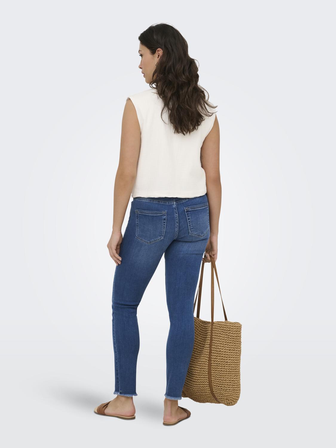 model_shot-back